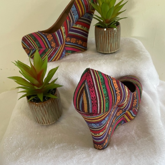 Steve Madden Multi Color Wedge Heels, Size 8M - Picture 4 of 4